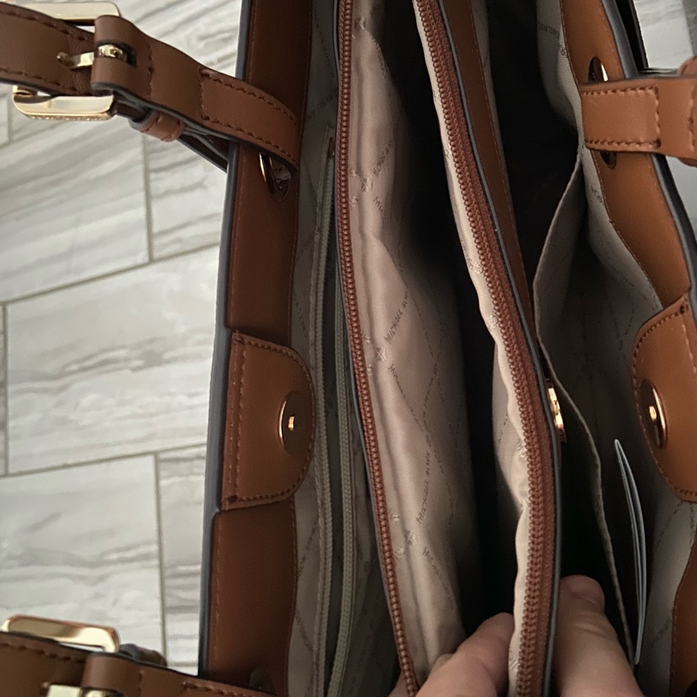 Michael Kors - Picture 3 of 3